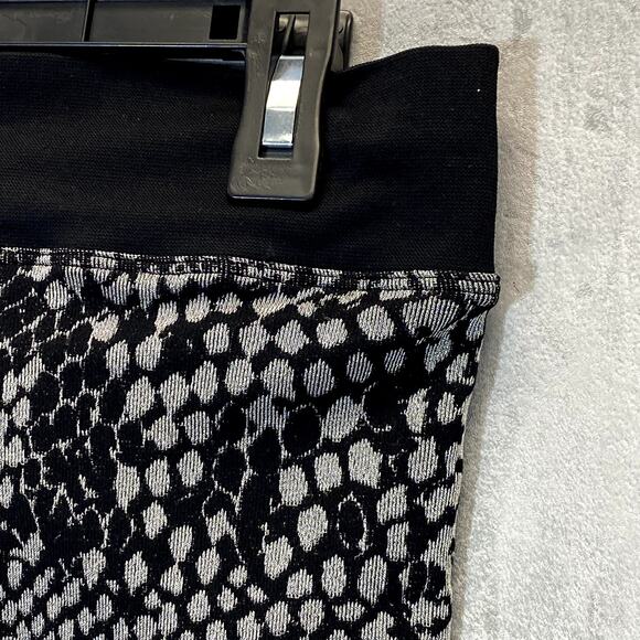 NUX Women's Black-White Snake Print Vesper Pull-On Capri Leggings SZ S - Picture 4 of 9